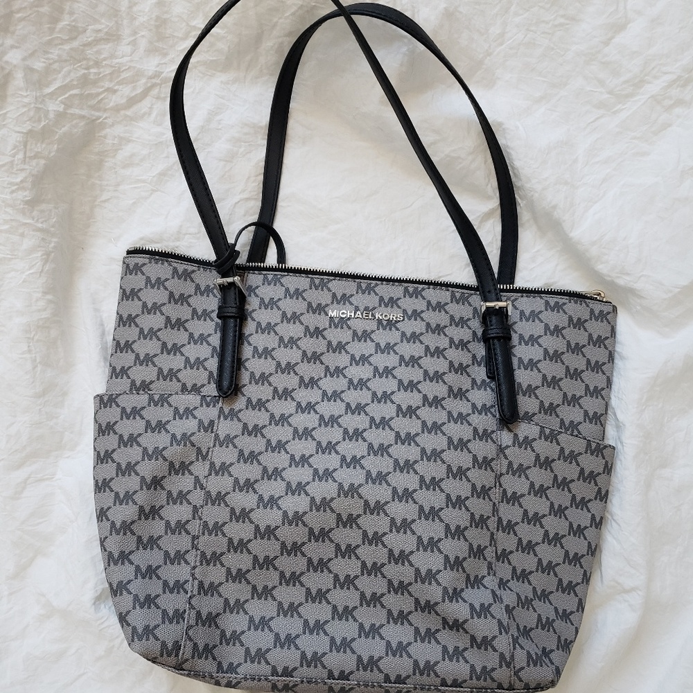 💥2 HOUR SALE!💥 Michael Kors Handbag💥 Authentic